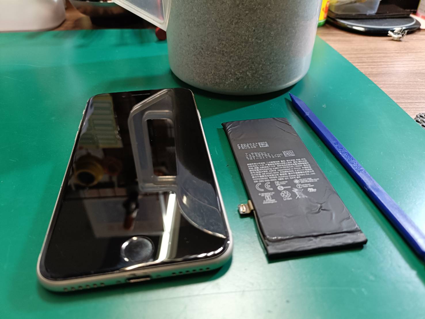 iPhone SE3 当店人気の大容量バッテリーへ交換(^^♪